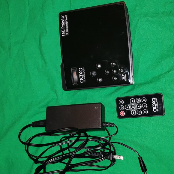 Aaxa Technologies LED Smart Projector 720 with Remote and Power Adapter - Picture 1 of 7